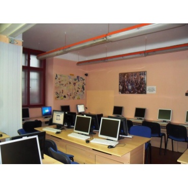 ВУЗ в Чехии: Prague Education Center