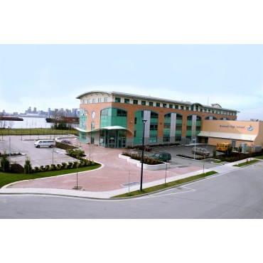 Школа в Канаде: Bodwell High School