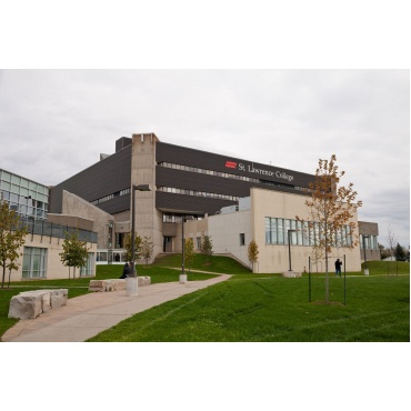Колледж в Канаде: St. Lawrence College